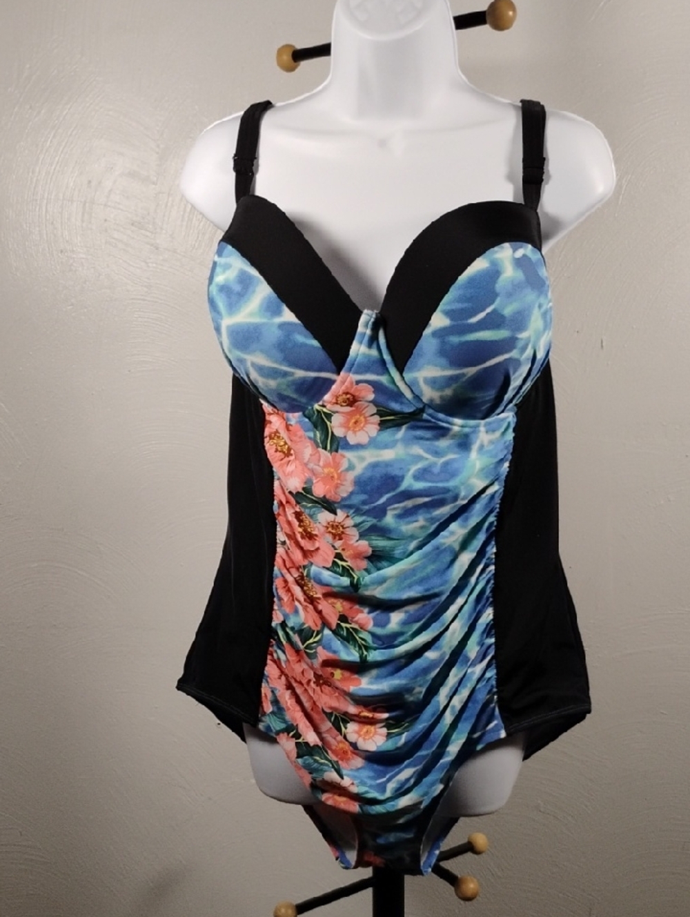 Torrid 3DD/F Strappy One Piece Swimsuit